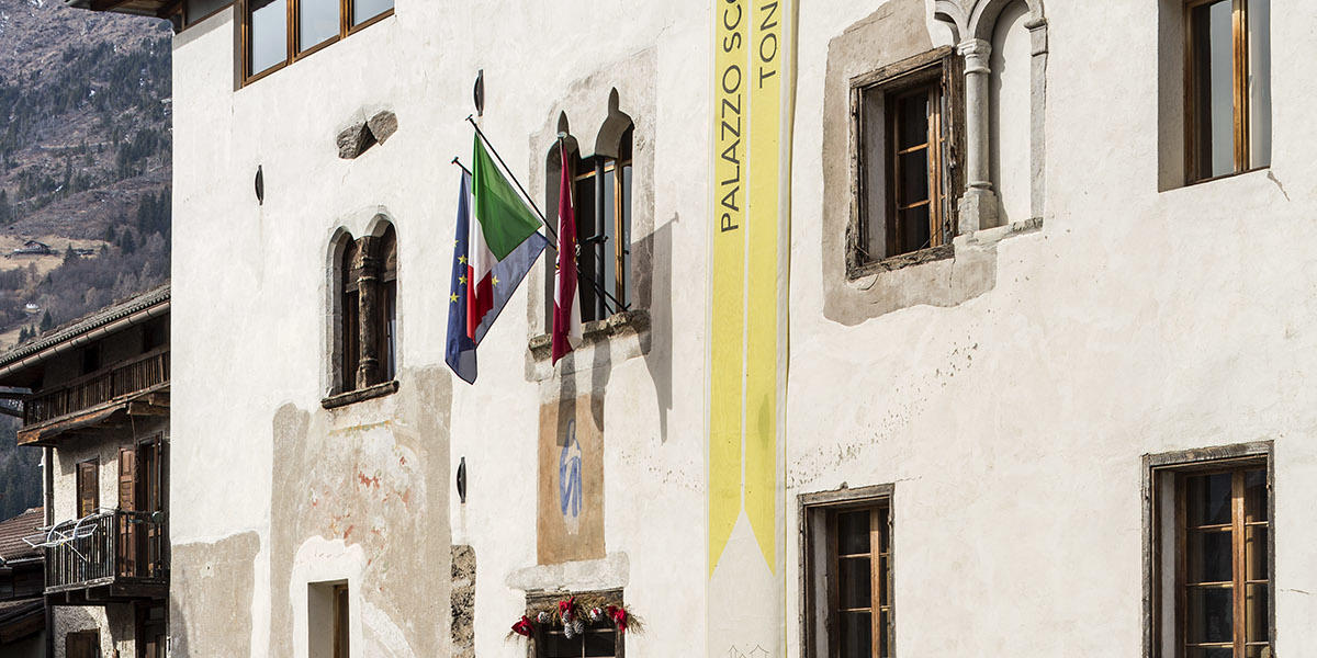 Lo storico palazzo Scopoli a Tonadico (Trento) - Foto di Filippo  Bamberghi