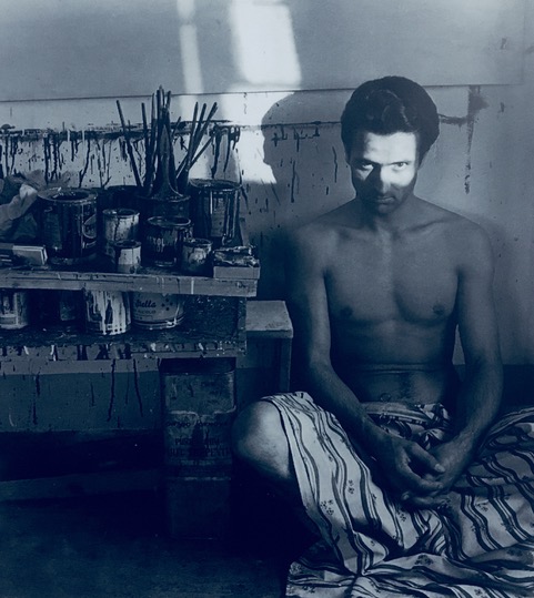 <figcaption>Ritratto di Riccardo Schweizer nello studio di San Stae Venezia anni '50</figcaption>